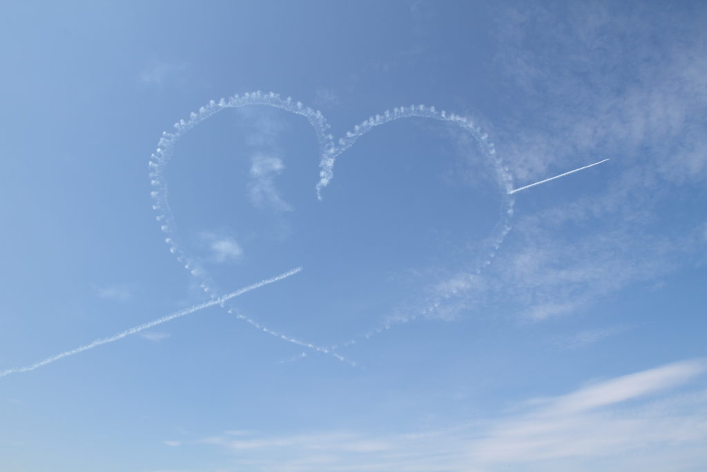 空にハートの雲