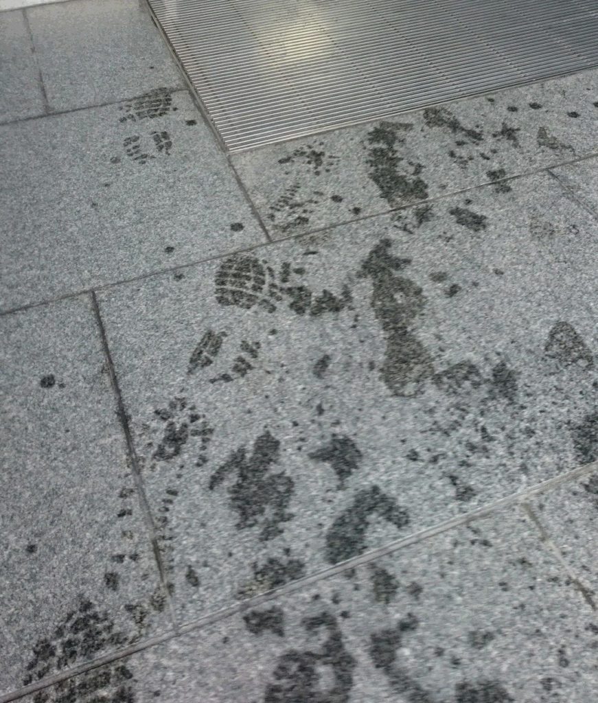 雨の足跡